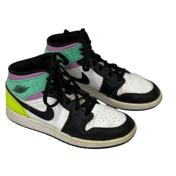 Nike Jordan 1 Mid GS Pastel Volt Green Glow Black Size 6Y 2021 554725-175 - Picture 2 of 16